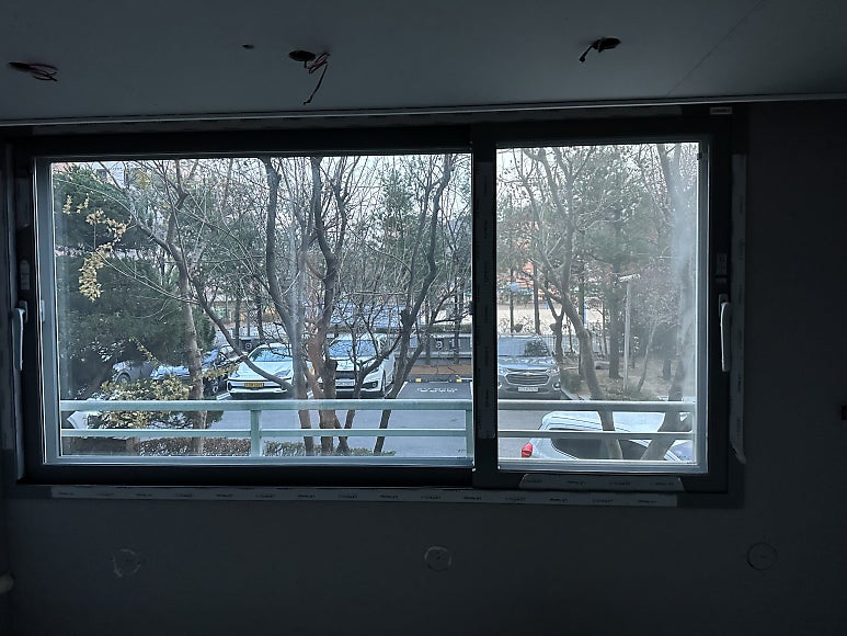 수원 아파트 사생활보호는 창문단열필름으로 외부 시선차단 하세요.