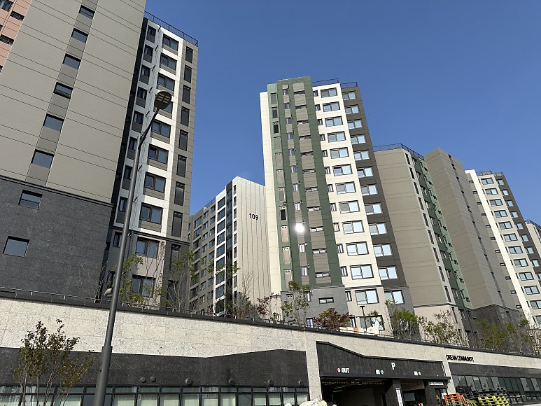 아산 단열필름 아파트 저층 세대라면 꼭 필요한 사생활 보호 선택하세요