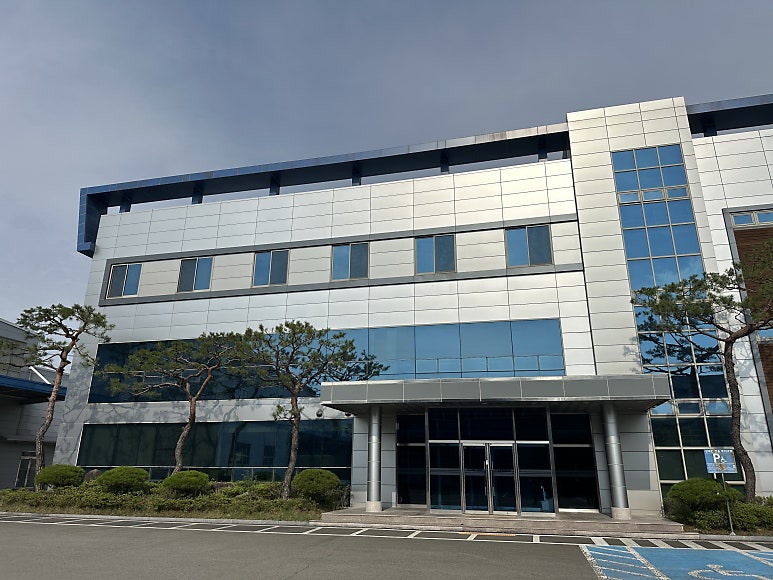 충주 단열필름 사무실 분위기를 바꿔주는 도트 그라데이션 필름 시공