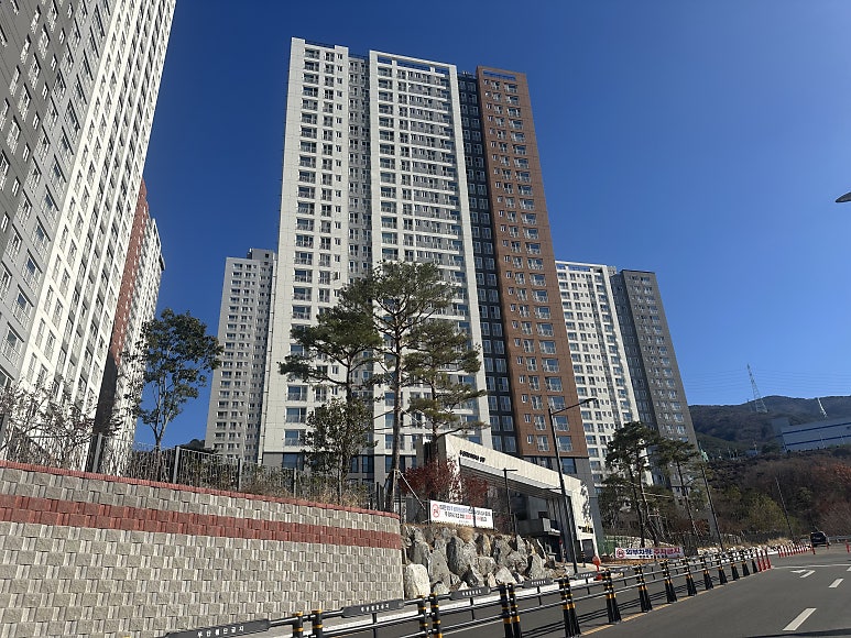 아파트 불편한 점이 많은데 단열필름 시공이 고민되신다면 한번 알아볼까요?